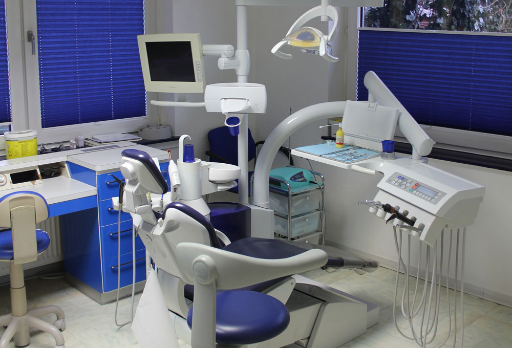 Zahnarztpraxis Dr. med. Felix Bicescu Behandlungsraum