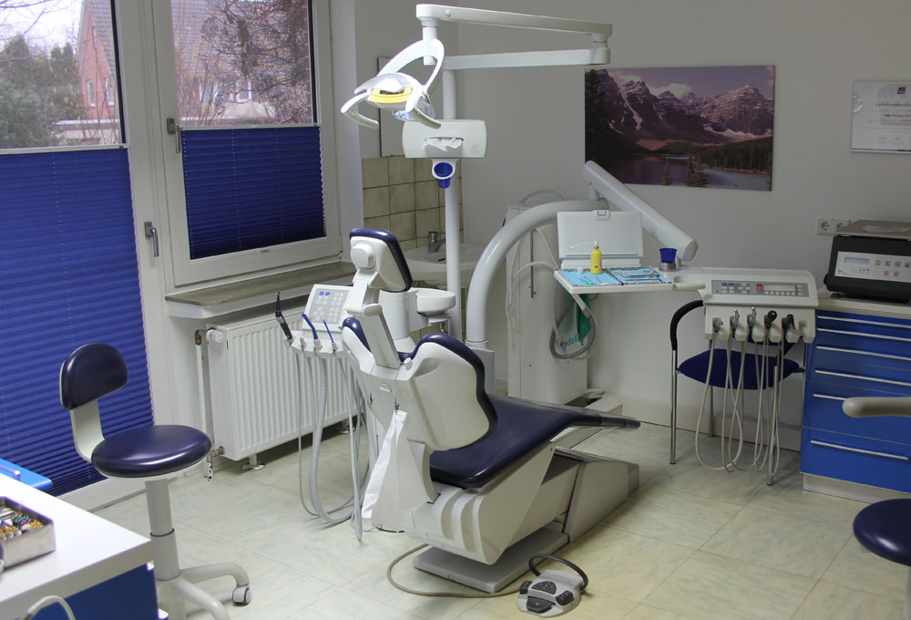 Zahnarztpraxis Dr. med. Felix Bicescu Behandlungsraum